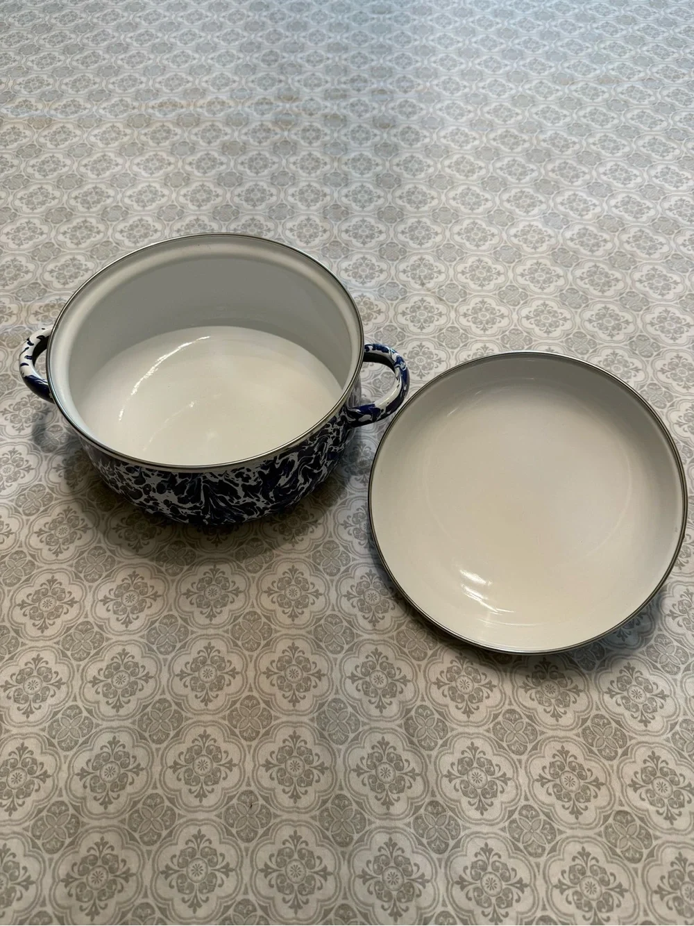 Golden Rabbit Enamelware Dutch Oven 2.5 qt Cobalt Blue & White Swirl